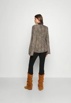 Deals 🥰 By Malene Birger ISAIDA - Blouse - Snake Jacquard ⌛ 2 Deals 🥰 By Malene Birger ISAIDA - Blouse - Snake Jacquard ⌛ -By Malene Birger shop 294b2c0d576a48cb8920926fd7e6f56f