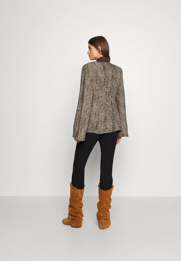 ISAIDA - Blouse - snake jacquard Deals 🥰 By Malene Birger ISAIDA - Blouse - Snake Jacquard ⌛ -By Malene Birger shop 294b2c0d576a48cb8920926fd7e6f56f