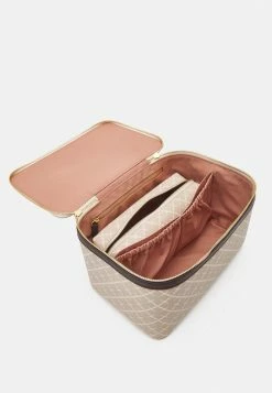 Buy 😉 By Malene Birger BAE BEAUTY SET - Wash Bag - Feather 🛒 -By Malene Birger shop 2bba49676cc84a778c55b514c9dc5cd1