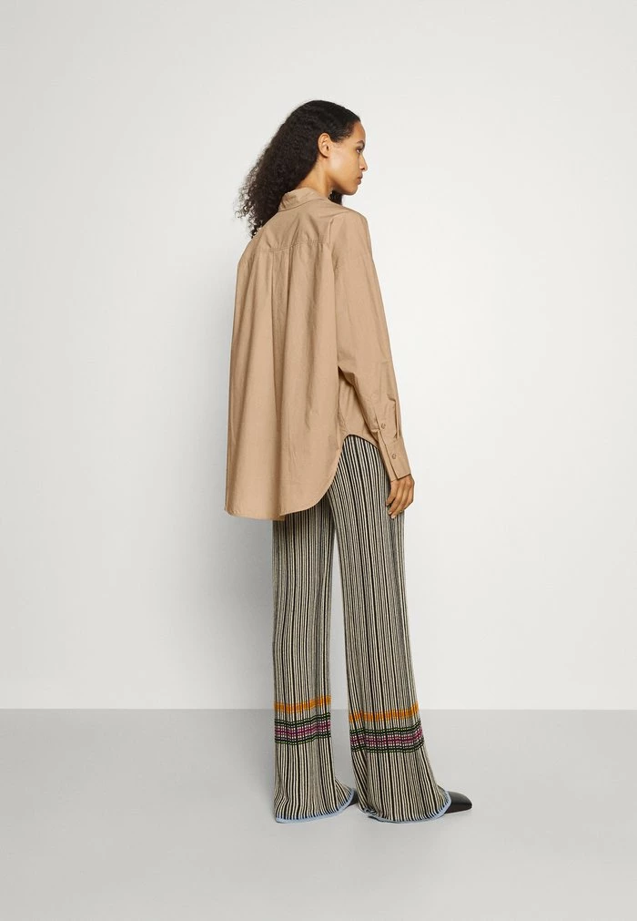 DERRIS - Button-down blouse - chanterelle Brand new 🥰 By Malene Birger DERRIS - Button-down Blouse - Chanterelle 🤩 -By Malene Birger shop 30d1d44d1e8f40b4b7c5aaad4720f6b1