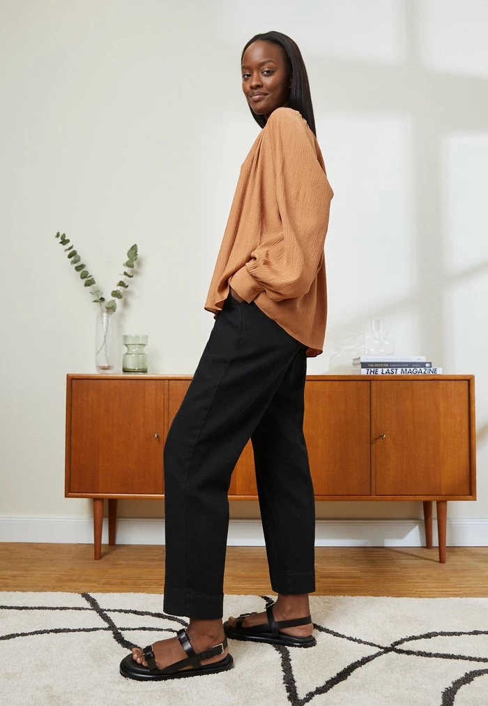 ASSUKA - Trousers - black Outlet 🥰 By Malene Birger ASSUKA - Trousers - Black ⭐ -By Malene Birger shop 409d76264c1942faa7de938b98518e2e