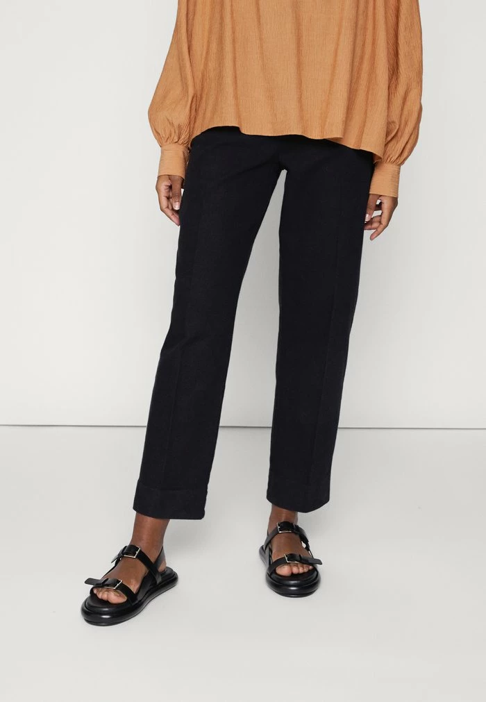 ASSUKA - Trousers - black Outlet 🥰 By Malene Birger ASSUKA - Trousers - Black ⭐ -By Malene Birger shop 44517ab0d75845a2aff1c0c4367dc1b9