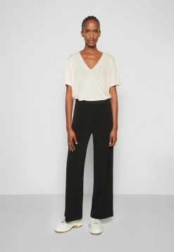 Deals ✨ By Malene Birger AMIKA - Basic T-shirt - Whisper White ❤️ 3 Deals ✨ By Malene Birger AMIKA - Basic T-shirt - Whisper White ❤️ -By Malene Birger shop 58f1cfff91e943118c14b1ba162ad747