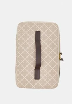 Buy 😉 By Malene Birger BAE BEAUTY SET - Wash Bag - Feather 🛒 -By Malene Birger shop 5c3c32a8ab254c19af184c38d6394b49