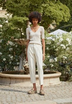 Budget ๐งจ By Malene Birger AJUNIE - Basic T-shirt - Cream Snow ๐คฉ