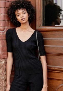 Wholesale ❤️ By Malene Birger AJUNIE - Basic T-shirt - Black ⭐