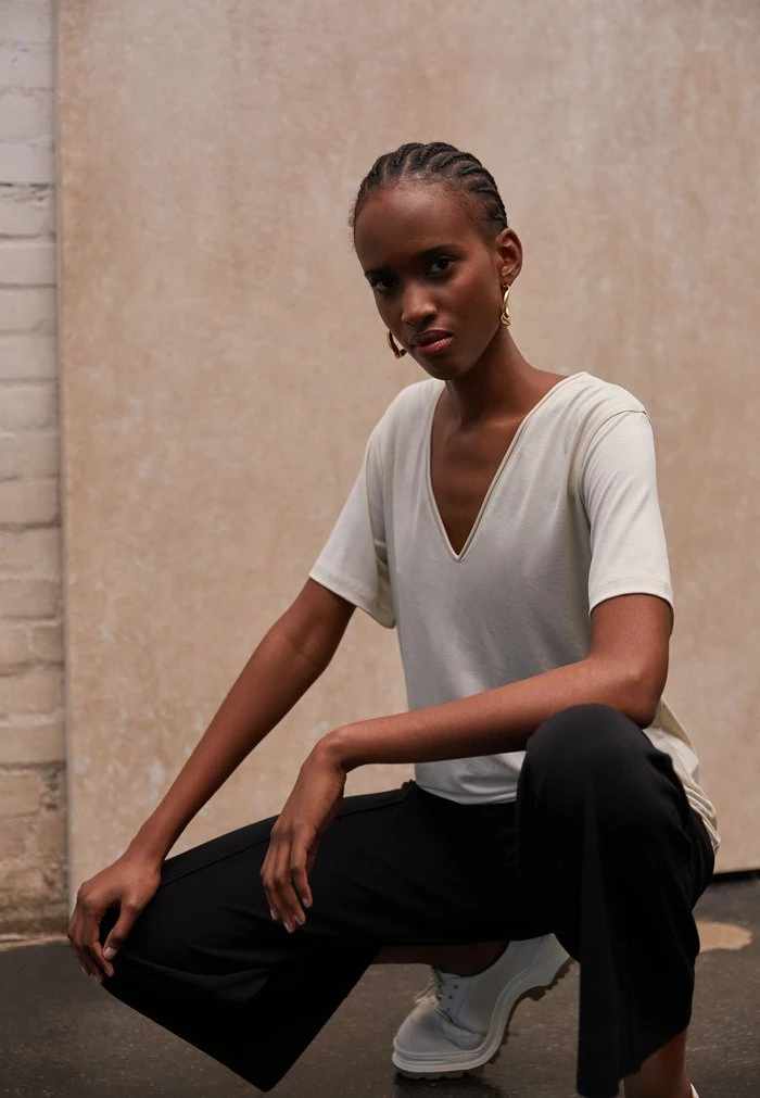 AMIKA - Basic T-shirt - whisper white Deals ✨ By Malene Birger AMIKA - Basic T-shirt - Whisper White ❤️ -By Malene Birger shop 8210a4c431f34d1796e9cd129cd439ea