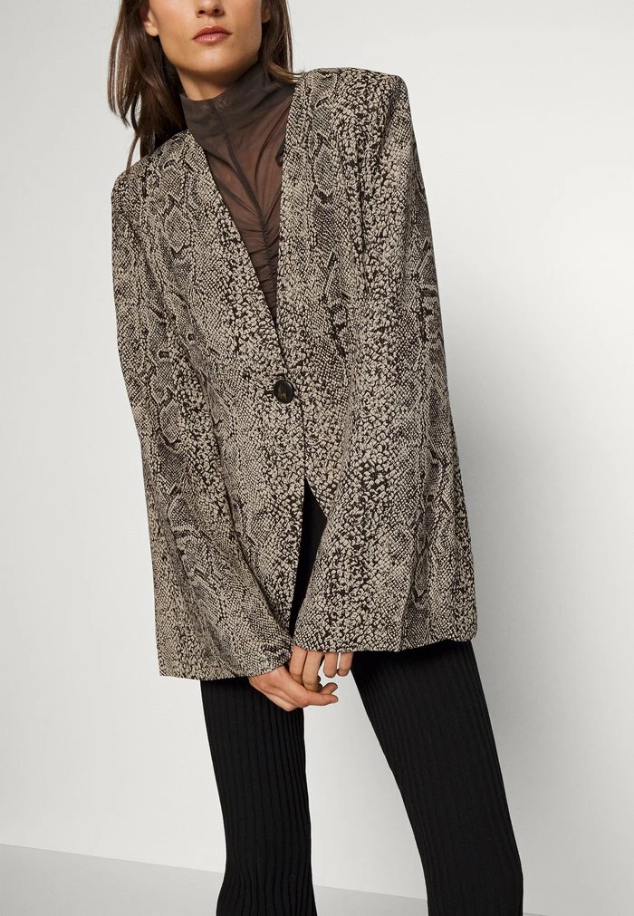 ISAIDA - Blouse - snake jacquard Deals 🥰 By Malene Birger ISAIDA - Blouse - Snake Jacquard ⌛ -By Malene Birger shop 8630d60197154607b0f1d40caae180b0