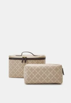 Buy ๐ By Malene Birger BAE BEAUTY SET - Wash Bag - Feather ๐