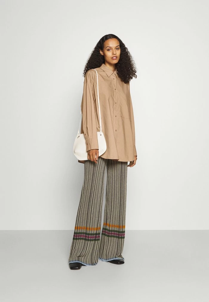 DERRIS - Button-down blouse - chanterelle Brand new 🥰 By Malene Birger DERRIS - Button-down Blouse - Chanterelle 🤩 -By Malene Birger shop 9a6557b4e3d84d55a8d35d2d25a5f57b