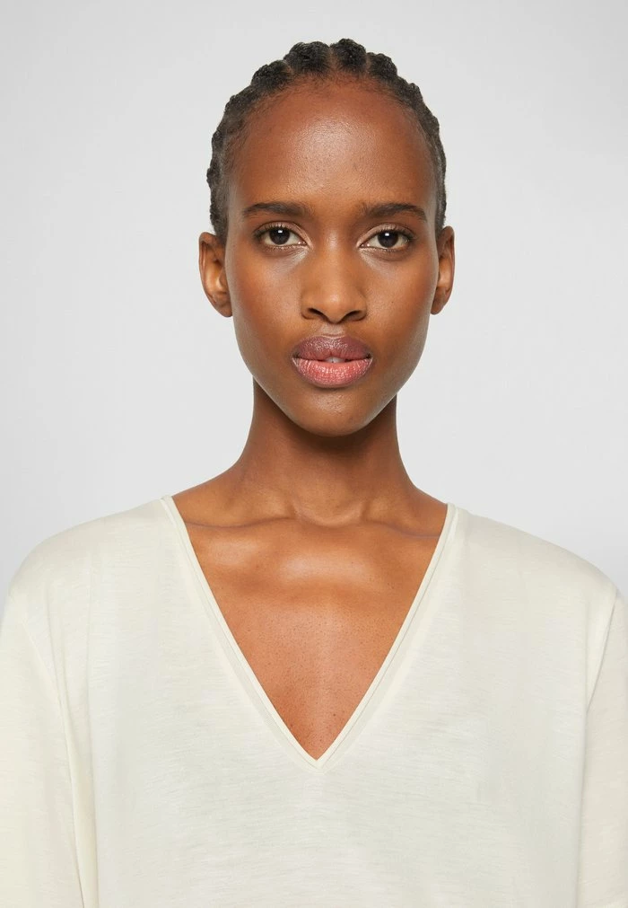 AMIKA - Basic T-shirt - whisper white Deals ✨ By Malene Birger AMIKA - Basic T-shirt - Whisper White ❤️ -By Malene Birger shop a5606d56095f4476b2a4e988d8da666d