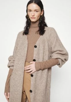 Buy ⭐ By Malene Birger ESSENTIALS CYRUS - Cardigan - Chanterelle ✨ -By Malene Birger shop c0a0131d182b49c2a940796342636394