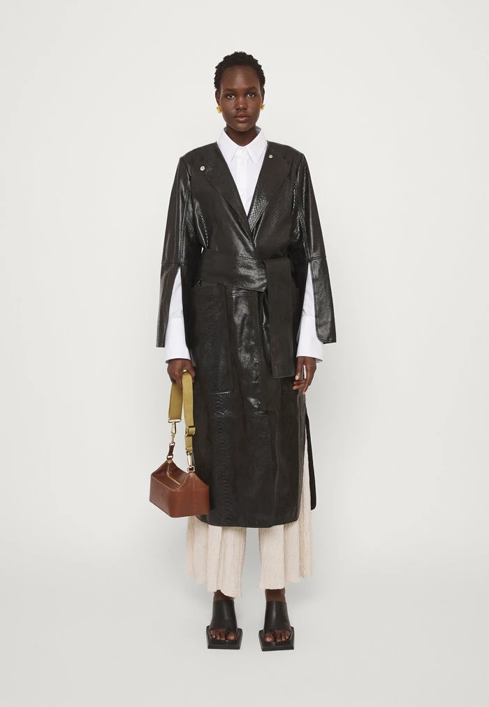 ROKSI - Classic coat - black New ๐ By Malene Birger ROKSI - Classic ๐งฅ Coat - Black ๐ -By Malene Birger shop c3984453f13d4ce3a0e1b7f6d1eef14e