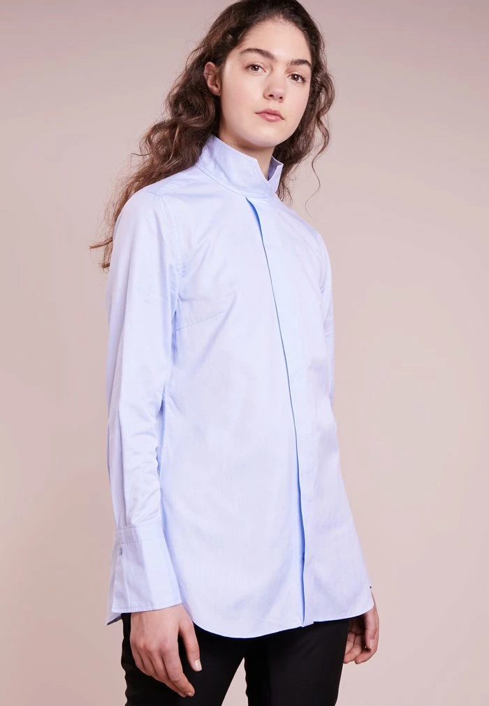 LEIJAI - Button-down blouse - pastel blue New 👍 By Malene Birger LEIJAI - Button-down Blouse - Pastel Blue ⭐ -By Malene Birger shop c42e565645c54aa89c810be7231c107e