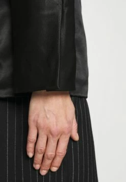 Cheapest 🛒 By Malene Birger VINNEYS - Short 🧥 Coat - Black ⭐ -By Malene Birger shop cba94cf619c348abba845d6b24c8630b