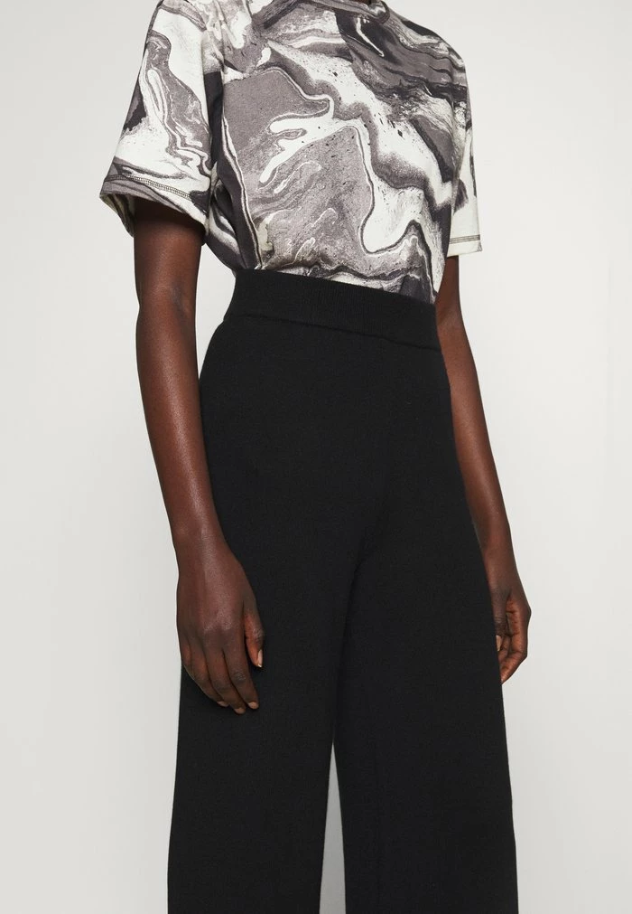 AMIRLA - Trousers - black Hot Sale ๐ By Malene Birger AMIRLA - Trousers - Black โ๏ธ -By Malene Birger shop e0c4aab740b94515bfa1f02379ae3c70