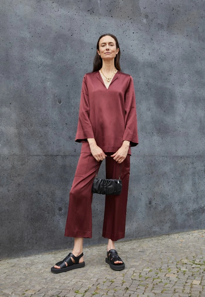 EVILIA - Trousers - burgundy Cheap ⌛ By Malene Birger EVILIA - Trousers - Burgundy ❤️ -By Malene Birger shop e7325a0d7b26439098e91d9f00f5d8bd