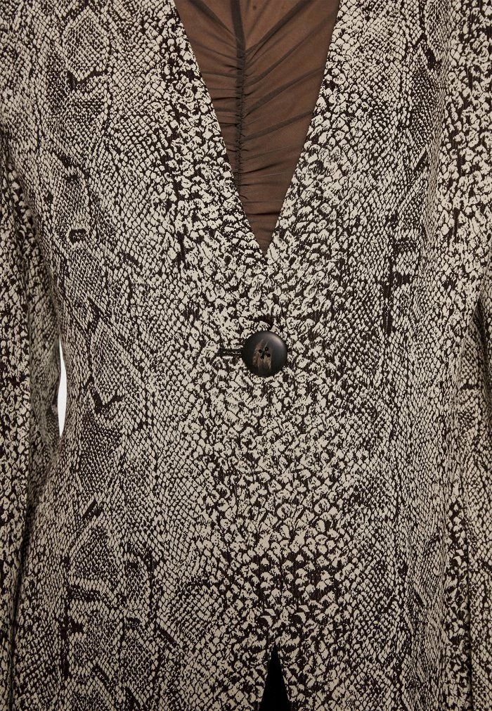 ISAIDA - Blouse - snake jacquard Deals 🥰 By Malene Birger ISAIDA - Blouse - Snake Jacquard ⌛ -By Malene Birger shop eaa5bb49a13c4c30a7ce24d78fecc513