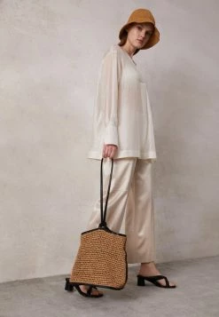 Discount 💯 By Malene Birger BUCKYZ - Across Body Bag - Sesame 🎁