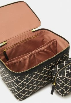 New 😉 By Malene Birger BAE BEAUTY SET - Wash Bag - Black ⭐ -By Malene Birger shop fd4b2a6b008d496a8f296216f5fb6fa0